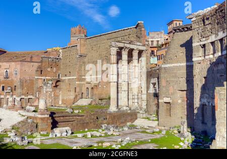 Überreste des Augustus-Forums mit dem Mars-Ultor-Tempel, Rom, Italien. Stockfoto
