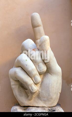 Rechte Hand der kolossalen Statue, die römischen Kaiser Konstantin der große. Stockfoto