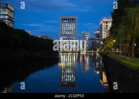 Tokio, Japan. September 2020. Blick auf die Skyline von Tokio vom Hibiyabori Moat in der Nähe des Kaiserpalastes. Kredit: SOPA Images Limited/Alamy Live Nachrichten Stockfoto