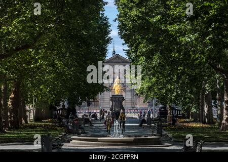 Goldener Reiter, August der starke als goldene Reiterstatue am Ende der Hauptstraße am Neustadter Markt Stockfoto