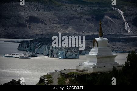 Lhasa. September 2020. Das Foto vom 10. September 2020 zeigt einen Gletscher im Baxoi County, südwestlich der Autonomen Region Tibet. Quelle: Purbu Zhaxi/Xinhua/Alamy Live News Stockfoto