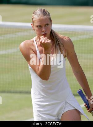 MARIA SHARAPOVA FRAUEN SINGLES FINALE, WIMBLEDON TENNIS CHAMPIONSHIPS, LONDON, GROSSBRITANNIEN - 03 JUL 2004 PHOTO CREDIT : © MARK PAIN / ALAMY STOCK PHOTO Stockfoto