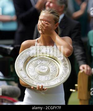 MARIA SHARAPOVA GEWINNT FRAUEN SINGLES FINALE, WIMBLEDON TENNIS CHAMPIONSHIPS, LONDON, GROSSBRITANNIEN BILDNACHWEIS : © MARK PAIN / ALAMY STOCK FOTO Stockfoto