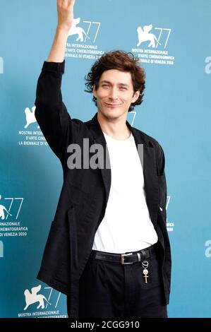 Noah Saavedra bei der Fotoausstellung zum Film "und morgen die ganze Welt / und morgen die ganze Welt" auf der Biennale di Venezia 2020 / 77. Internationales Filmfestival Venedig im Palazzo del Casino. Venedig, 09/10/2020 - weltweite Nutzung Stockfoto