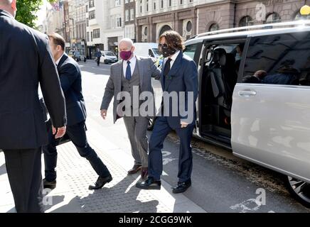 Foto muss gutgeschrieben werden ©Alpha Press 079965 07/07/2020 Johnny Depp trifft am Royal Courts of Justice in London ein. Der amerikanische Schauspieler nimmt News Group Newspapers, Herausgeber von The Sun, wegen Vorwürfen vor Gericht, dass er gegenüber seiner Ex-Frau Amber Heard gewalttätig gewesen sei. Stockfoto