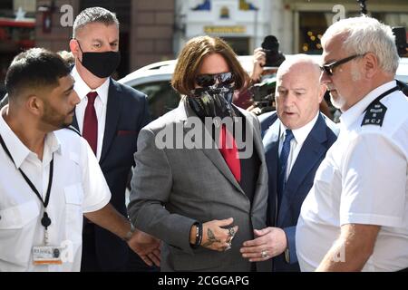 Foto muss gutgeschrieben werden ©Alpha Press 079965 21/07/2020 Johnny Depp an den Royal Courts of Justice in London. Während einer Verleumdung Gerichtsverfahren gegen News Group Zeitungen, Herausgeber der Sonne. Stockfoto