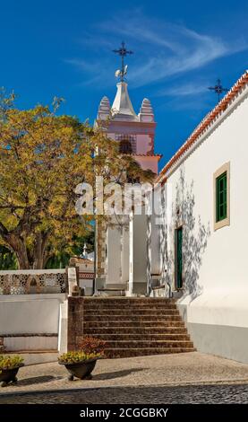 Alte Dorfkirche, Algarve, Portugal, Stockfoto