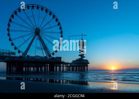 Sonnenuntergang an der Pier Stockfoto