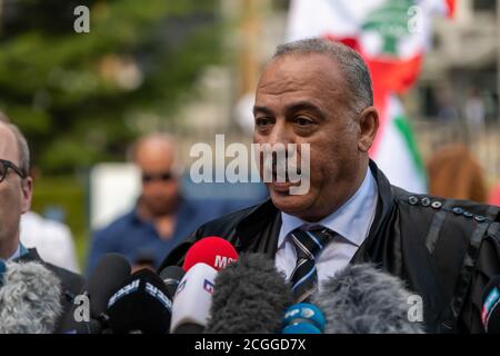 Leidschendam, 18. August 2020 - Vincent Courcelle-Labrousse (Mitte) der Verteidiger kommentiert die Presse über Sondertribunal für Libanon Deli Stockfoto