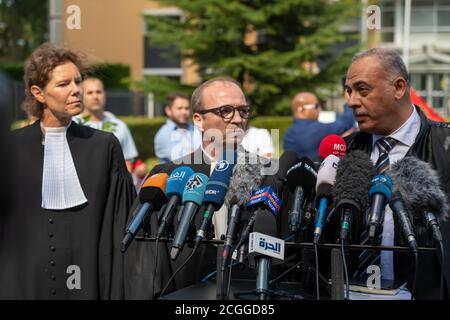 Leidschendam, 18. August 2020 - Vincent Courcelle-Labrousse (Mitte) der Verteidiger kommentiert die Presse über Sondertribunal für Libanon Deli Stockfoto