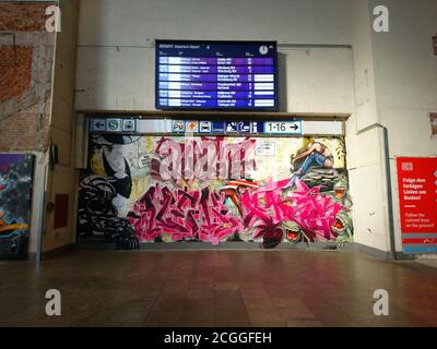 Graffiti Stuttgart Hauptbahnhof Bonatzbau Stockfoto