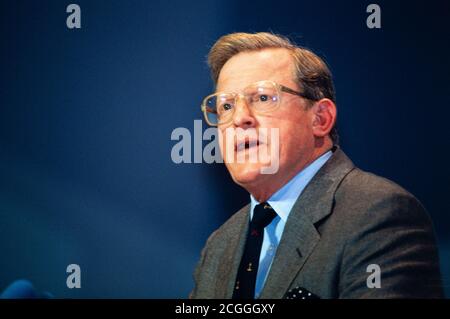 Der Abgeordnete RT Hon Tom King, Staatssekretär für Verteidigung bei der Konferenz der Konservativen Partei in Bournemouth . 11. Oktober 1990. Foto: Neil Turner Stockfoto