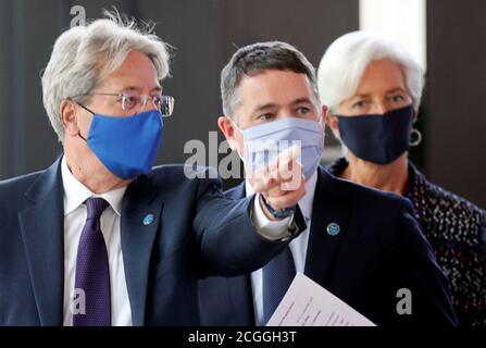 Berlin, Deutschland. September 2020. Paolo Gentiloni (l-r), EU-Kommissar für Wirtschaft, Paschal Donohoe, Präsident der Eurogruppe, und Christine Lagarde, Präsidentin der Europäischen Zentralbank (EZB), werden während des informellen Treffens der Wirtschafts- und Finanzminister an einer Pressekonferenz teilnehmen. Kredit: Hannibal Hanschke/REUTERS/POOL/dpa/Alamy Live Nachrichten Stockfoto