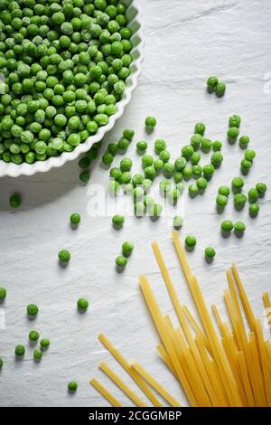 Pasta und Erbsen Stockfoto