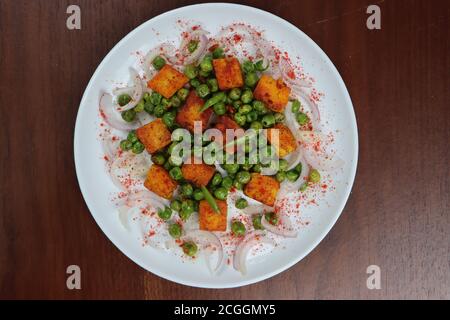 Tawa Paneer, geröstete grüne Erbsen und Paneer Salat, tawa Braten, Vorspeise oder Vorspeise Stockfoto