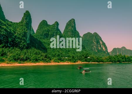 Typische Karstgipfel Landschaft in China entlang des Flusses Li Stockfoto