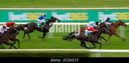 Ray Dawson auf Tranchee (vorne rechts) gewinnt das bet365 Handicap am dritten Tag des William Hill St Leger Festivals auf der Doncaster Racecourse. Stockfoto