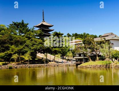 Blick auf die fünfstöckige Pagode des Kofuku-ji-Tempels in Nara, Japan Stockfoto