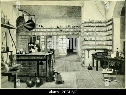 . Die Arbeit und Position der metallurgischen Chemiker; auch Verweise auf Sheffield und seinen Platz in der Metallurgie . SIR JAMES DEWAR, F.R.S.in sein Labor. Platte ii.. Das Royal Institution Laboratory, zeigt Faraday bei der Arbeit. Platte 12. Stockfoto