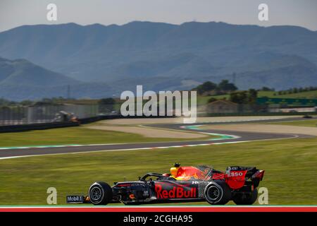 Scarperia e San Piero, Florenz, Italien. September 2020. 23 ALBON Alexander (tha), Aston Martin Red Bull Racing Honda RB16, Aktion während der Formel 1 Pirelli Gran Premio della Toscana Ferrari 1000, 2020 Tuscan Grand Prix, vom 11. Bis 13. September 2020 auf dem Autodromo Internazionale del Mugello, in Scarperia e San Piero, bei Florenz, Italien - Foto Florent Gooden / DPPI Credit: LM/DPPI/Florent Gooden/Alamy Live News Stockfoto