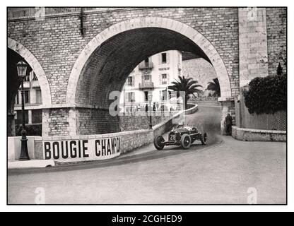 MONACO Nuvolari Gewinner 1932 Monaco Grand Prix. Tazio Nuvolari auf seiner Siegerparade feiert seinen Sieg mit Werksvorbereitungen Nummer 28 Alfa Romeo beim Grand Prix von Monaco 1932 auf dem Circuit de Monaco Grand Prix, Monaco-Ville, Frankreich - Stockfoto