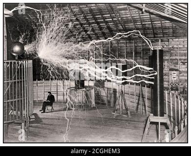 Nikola Tesla in seinem Labor - 1899 Stockfotografie - Alamy