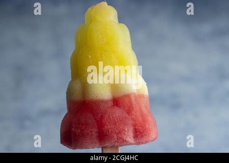 Gemischtes Fruchteis - Ananas und Wassermelone Stockfoto