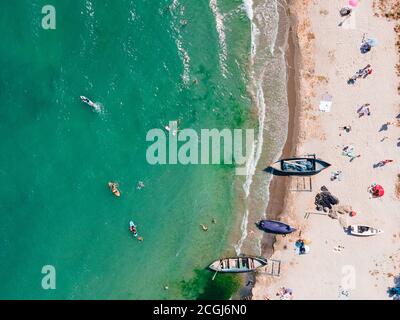 Luftaufnahme Der Boote Am Strand, Meereslandschaft Stockfoto