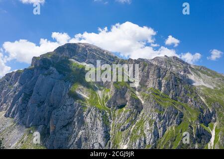 Luftaufnahme von pizzo intermersoli in der Bergregion von gran sasso italien Stockfoto