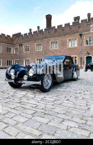 1937 Bugatti Typ 57S Atalante im Verkauf bei der Gooding & Company Auktion auf dem Hampton Court Concours 2020 Stockfoto