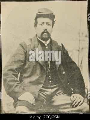 . Geschichte und komplette Dienstplan der Massachusetts Regimenter, Minute Männer von '61, die auf den ersten Aufruf von Präsident Abraham Lincoln, 15. April 1861, um die Flagge und Verfassung der Vereinigten Staaten zu verteidigen reagierten ... und biographische Skizzen der Minute Männer von Massachuetts . Joseph A. i^apham, Quiiicy Point. Mass. Minute Männer von 61 Co. H. 4. Mas.s., und Co. K, 18. Ma.ss., 26. N. Y. Cin-alry Minute Männer von 61. Cait. ALR.ERT Prescott, Chiirlestowii. Muss. Minute Men of 61 Company K, Fifth Mass. Reift. Albert Prescott wurde am 19. Februar, 1S30, in Charlestown, Mass. Geboren. Erster Sergeant, Company K, Fifth Stockfoto