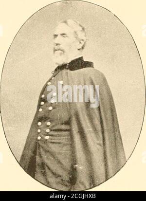 . Offiziere der Armee und Marine (regelmäßige), die im Bürgerkrieg gedient. -3, 1868, bis 24. April 1 fördern th Cavalry, 6. Mai, ,. Und in Fort Leavenworth und Louisville, Kentucky, bis 1X73; Superintendent der allgemeinen Rekrutierung ser.1874-76 ; in Fort Lincoln. &gt;JJ ; auf Ye Stein Expedition, 1877-78; und dann diente in var; andere Kapazitäten, kommandierende c, bis 1881. Er war Gouverneur der - Home in Washington bis Mai, 18S5, und dann in Fort Dakota. WA- müde von aktiv Juni n, 1866. Er starb in St. Paul, Minnc-4io OFFIZIERE DER ARMEE AXD NAVY (regulär). GENERALMAJOR EDWIN V. SUMNER, USA (VERSTORBEN) Stockfoto