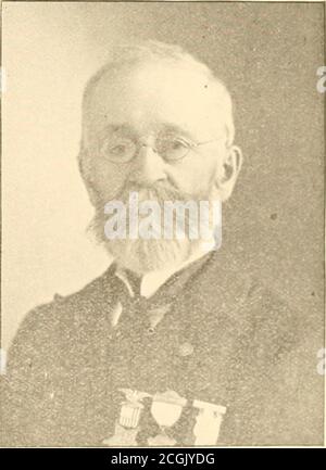 . Geschichte und komplette Dienstplan der Massachusetts Regimenter, Minute Männer von '61, die auf den ersten Aufruf von Präsident Abraham Lincoln, 15. April 1861, um die Flagge und Verfassung der Vereinigten Staaten zu verteidigen reagierten ... und biographische Skizzen der Minute Männer von Massachuetts . Dimon wurde in Fair-Field, Conn., 26. April 1841 geboren. Private Com-pany J, highth Massachusetts, April 16,1861; mustered out August 1, 1861; atCamp Chase, Lowell, Oktober, 1861; Organ-ized dreißigsten Massachusetts Freiwillige; ernannte Adjutant, und mustered in Feb-rary 20, 1862. Service im dreißigsten Massachusetts, ShipIsran Stockfoto