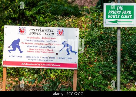 Prittlewell Bowls Club, The Priory Park Bowls Clubs, Schilder in Priory Park, Southend on Sea, Essex, Großbritannien. Bowls Club Hinweise mit Anweisungen Stockfoto