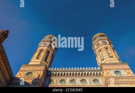 Budapest, Ungarn, März 2020, Blick auf den oberen Teil der Großen Synagoge Stockfoto
