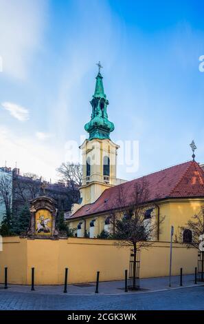 Budapest, Ungarn, März 2020, Blick auf die serbisch-orthodoxe Kirche St. Georg Stockfoto