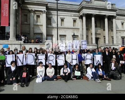 Save Undershaw Protest, der versucht hat, die ehemalige Heimat von Sir Arthur Conan Doyle, dem Autor der Sherlock Holmes Geschichten und vieles mehr auf Trafalgar Square, London, Großbritannien, zu retten Stockfoto