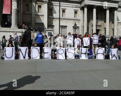 Save Undershaw Protest, der versucht hat, die ehemalige Heimat von Sir Arthur Conan Doyle, dem Autor der Sherlock Holmes Geschichten und vieles mehr auf Trafalgar Square, London, Großbritannien, zu retten Stockfoto