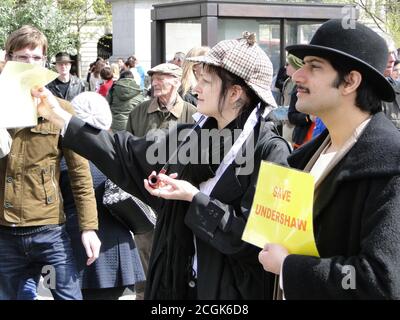 Save Undershaw Protest, der versucht hat, die ehemalige Heimat von Sir Arthur Conan Doyle, dem Autor der Sherlock Holmes Geschichten und vieles mehr auf Trafalgar Square, London, Großbritannien, zu retten Stockfoto