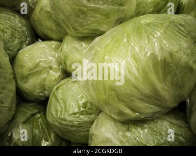 Salat verpackt im Supermarkt, Bio-Lebensmittel und ökologische Stockfoto