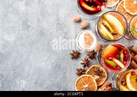 Verschiedene Herbst- oder Wintersaison Alkohol heiße Cocktails - Glühwein, Glogg, Grog, Eierlikör, warmes Ingwer Ale, heiß gebutterter Rum, Punsch, Glühwein cid Stockfoto