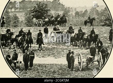 . Die fotografische Geschichte des Bürgerkriegs : Tausende von Szenen fotografiert 1861-65, mit Text von vielen Sonderbehörden . el auf dem Meer. Die Fotografien in diesem Band folgen der Artillerie im Feld, sowohl föderale als auch konföderierte. Sie veranschaulichen anschaulich die Vorsorge, die die Bundesingenieursbehörden treffen, um die nördliche Hauptstadt vor der Gefangennahme zu schützen. Sie geschmeidigen grafisch die technischen Informationen in Bezug auf die Herstellung von Gewehren und Herstellung von Munition. Eine Dramatikreihe von Ansichten folgt der allmählichen Reduktion der Confeder-ate Forts und Batterien auf Morris Island durch die F Stockfoto