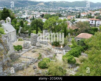 Alte historische Ruinen. Alte Stadt Bar in Montenegro. Stari Grad Bar. Tolle Stadtlandschaft. Ruinen einer mittelalterlichen Festung. Stockfoto