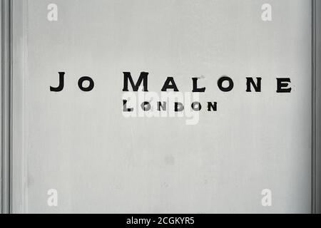 Shopping in Piazza di Spagna (Spanische Treppe), Rom, Italien: Jo Malone London Shop Sign Stockfoto