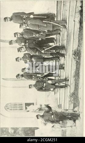 . Die fotografische Geschichte des Bürgerkriegs : Tausende von Szenen fotografiert 1861-65, mit Text von vielen Sonderbehörden . RUINEN DER STEINBRÜCKE – STIERLAUF, VIRGINIA fuiJiji-iglil IJG Ri ■ von Heviews Co. Selbst nach einem Sieg, als Johnstons Verstärkungen aus Winchester auf der Rückseite ihrer rechten fiel und warf die Linien in die Fusion. Zurück über das Feld floh die erste denkwürdige Federal Rout. Die kleine Brücke stöhnte bald mit dem Gewicht der Männer, um über sie zu gelangen. Schließlich wurde es in hektischer Eile von den Föderalen zerstört, um die gefürchtete Verfolgung zu verzögern. Hier F Stockfoto