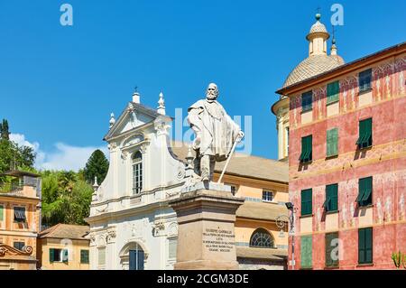 Alter Platz mit Denkmal für Giuseppe Garibaldi in Chiavari Stadt in der Nähe von Genua, Ligurien Stockfoto