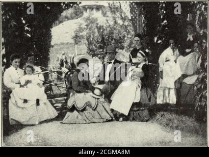 . Mark Twain : eine Biographie : das persönliche und literarische Leben von Samuel Langhorne Clemens . STEINBRUCH BAUERNHOF, ELIMRA, N. Y.. GRUPPE AUF DEM BAUERNHOF ÜBER IM74 SOMMERARBEIT AUF DEM STEINBRUCH BAUERNHOF das Atlantic sl Schema der Blindschnur-Novelettes, eine Reihe von Geschichten, die von bekannten Autoren und anderen geschrieben werden, jede auf dem gleichen Grundstück gebaut werden. Man kann sich leicht vorstellen, Clemenss Begeisterung über ein banales Projekt wie das; seine Impulse waren immer regenbogenfarben, wethervaluable oder nicht; aber es ist merkwürdig, dass Howells willkommen heißen und sogar ermutigen, ein Unternehmen bisher wieder aus allen Traditionen der Kunst bewegt Stockfoto