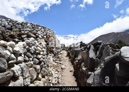 Ein faszinierender Blick auf die Salzterrassen in Maras, Peru berühmt. Diese Salzteiche in Südamerika wurden von AD200 bis AD900 von der Chanapata-Kultur erbaut Stockfoto