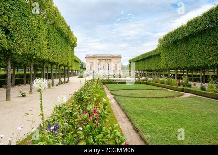 Das Petit Trianon auf dem Gelände des Palastes von Versailles in der Nähe von Paris Stockfoto