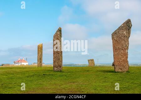 Standing Stones of Stenness stammt aus mindestens 3100 v. Chr. und sind Teil des neolithischen Orkney UNESCO-Weltkulturerbes, Schottland, Großbritannien Stockfoto